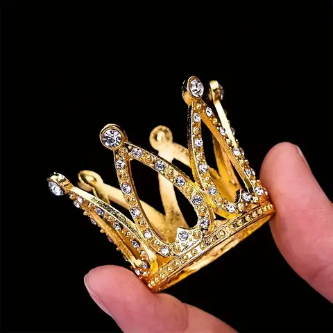 5pcs Golden Mini Crown Cake Toppers with rhinestone hearts – elegant cupcake decorations for weddings, birthdays, and princess parties. Ornaments