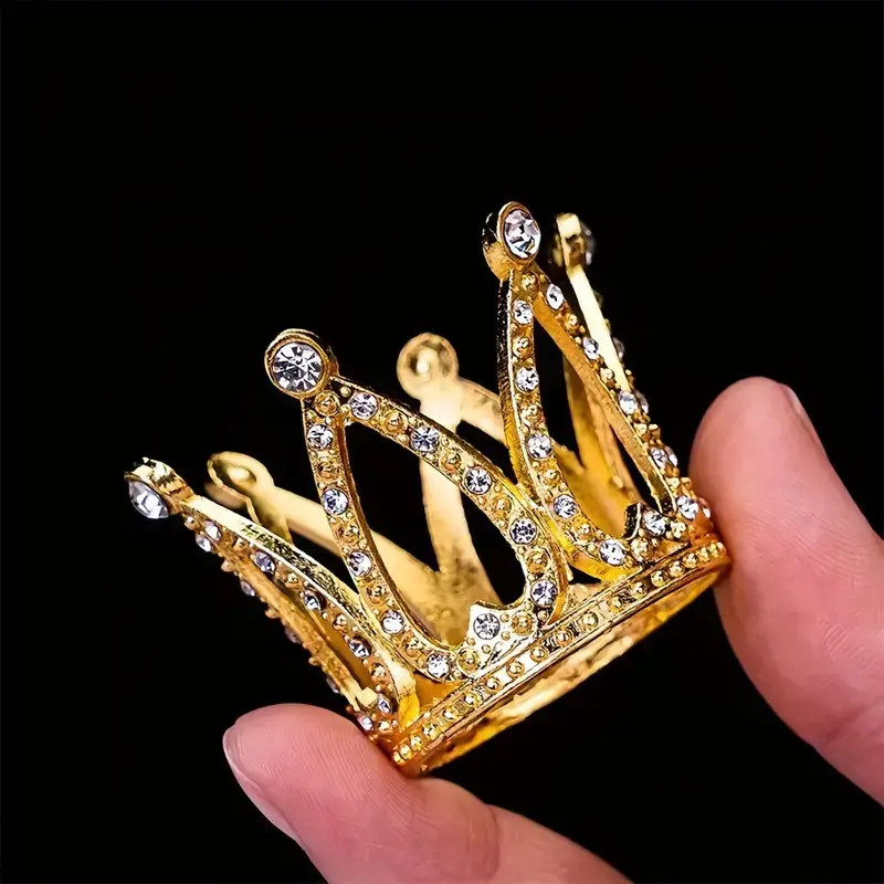 5pcs Golden Mini Crown Cake Toppers with rhinestone hearts – elegant cupcake decorations for weddings, birthdays, and princess parties. Ornaments