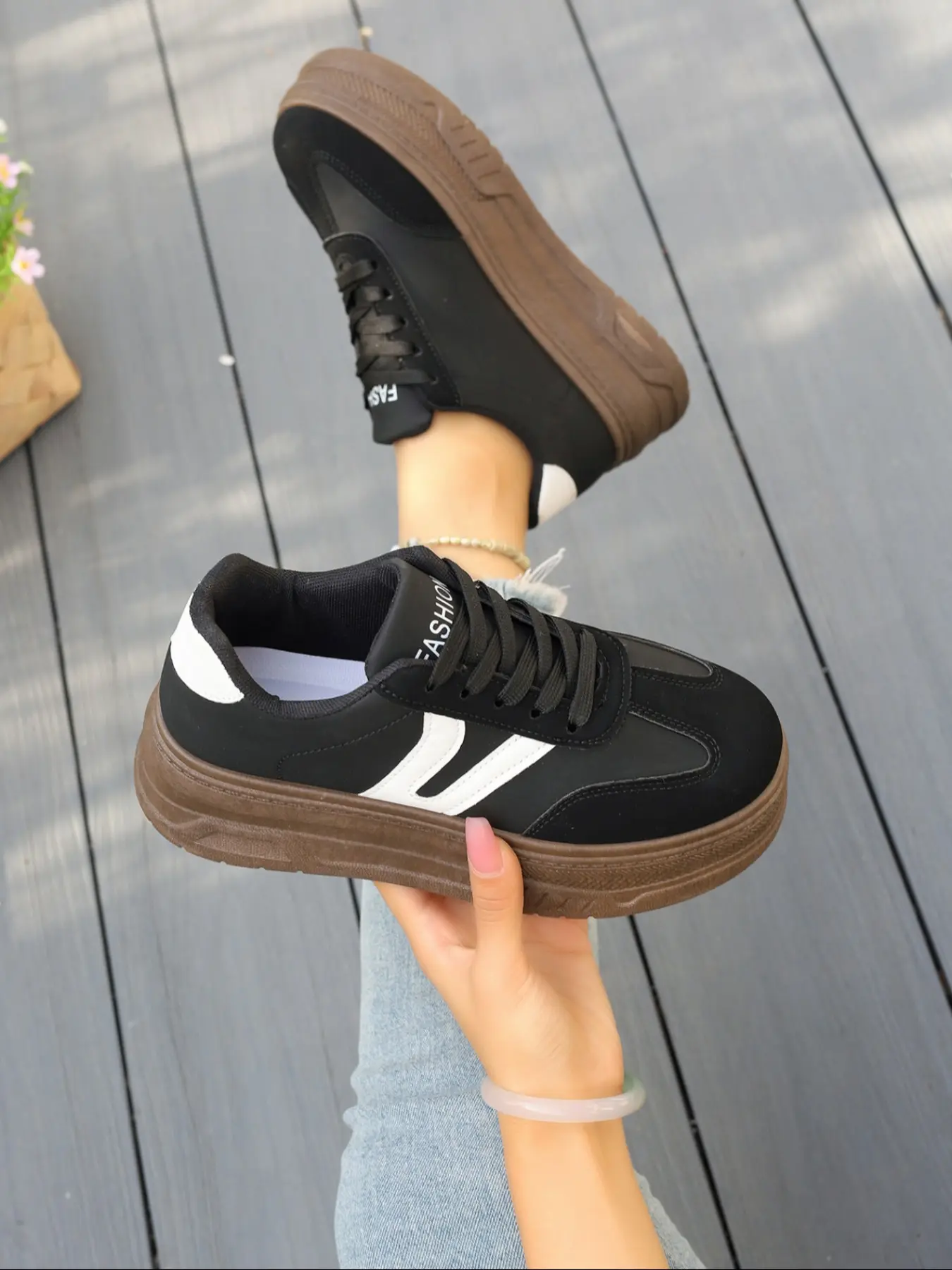 Women's casual lace-up round toe sneakers, Lightweight casual sneakers, all-season walking shoes, thick-soled sneakers that add height and provide comfort, perfect for daily casual and commuting wear, an essential for gifts and back-to-school