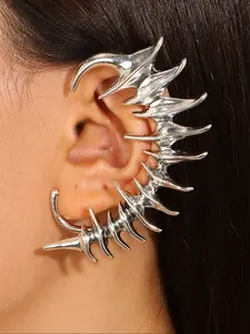 Gothic Style Non-Piercing Earrings with Spikes and Skeleton, Unisex Alloy Earings for All Seasons, Unique Fashion Accessory, Fashionable Earrings