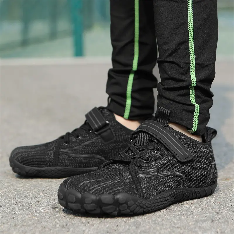 Black and White [X 4226]