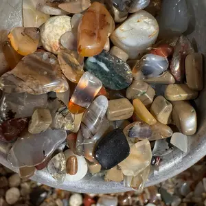 Stoney Lane Naturals Montana Moss Agate Tumble Mix with Self-Tumbled Pieces 1/3 Cups Natural Agate Varieties