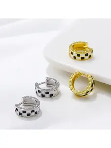 1pair Fashionable and luxurious circular earrings, white and black enamel circular gift, white and black artificial zirconium chessboard pattern earrings, fashionable and versatile for ladies