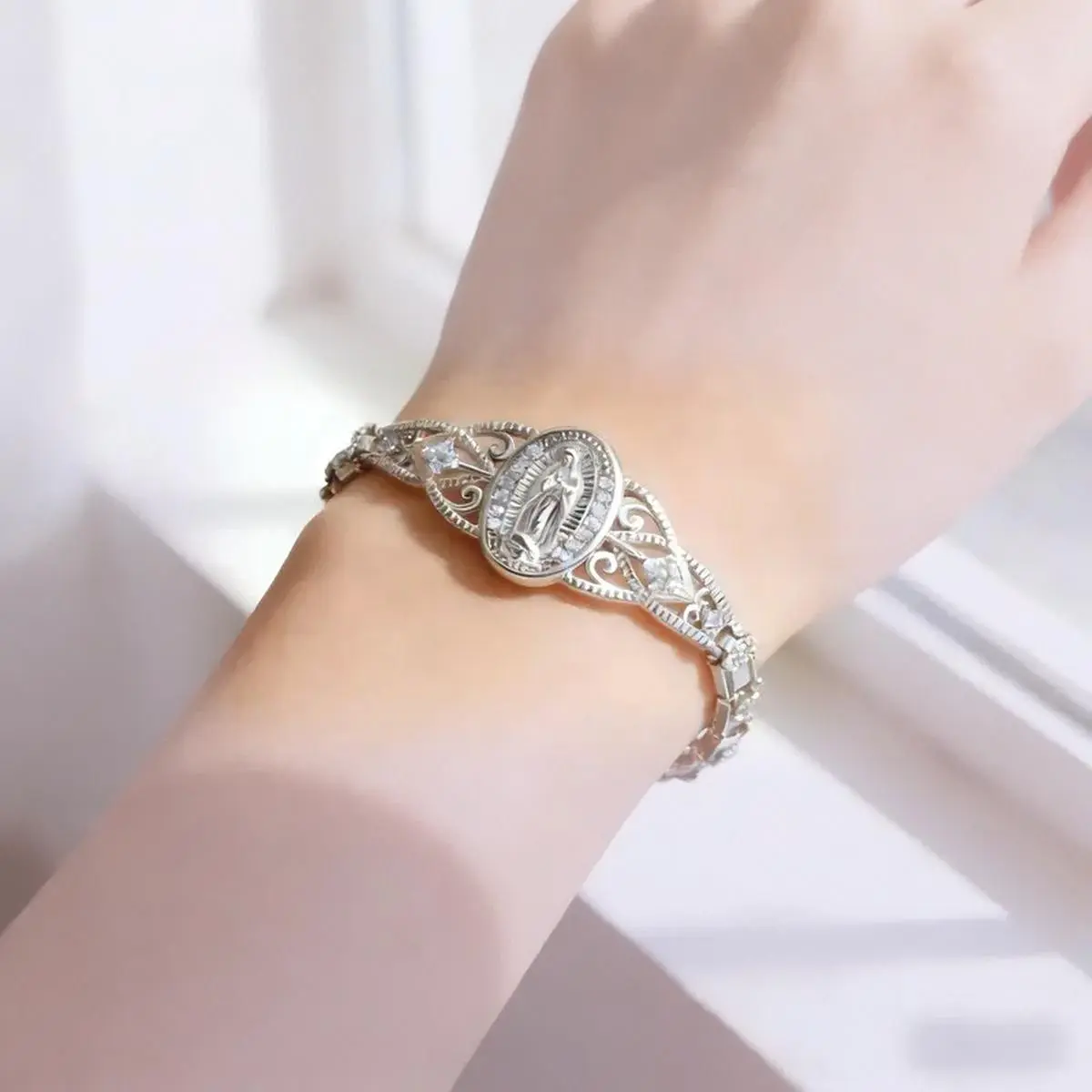 Women’s silver-plated copper Virgin Mary medal bracelet, ornate religious link jewelry, faith gift