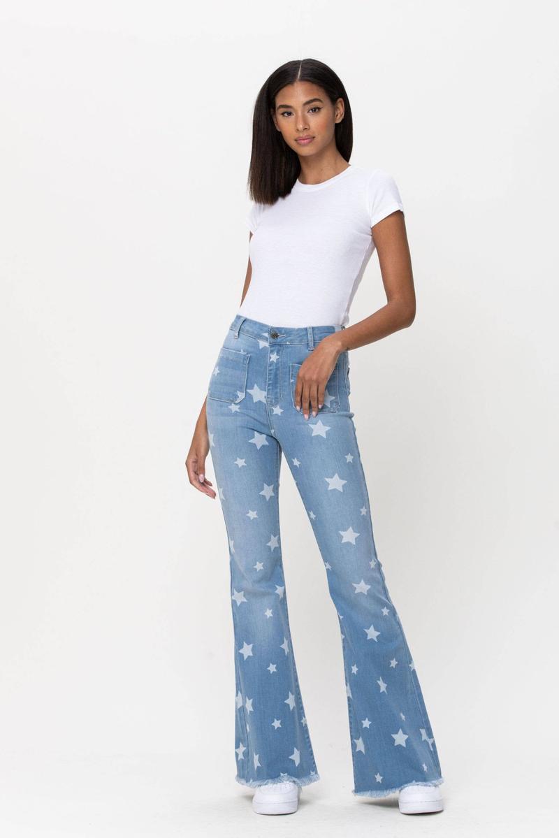 Women's Mid-rise Slim-fit Jeans With All-over Star Print. Flared Legs With Frayed Hem Design. Patch Pockets At The Front And Back. Crafted From Stretch Denim, Suitable For All Seasons And Various Occasions.