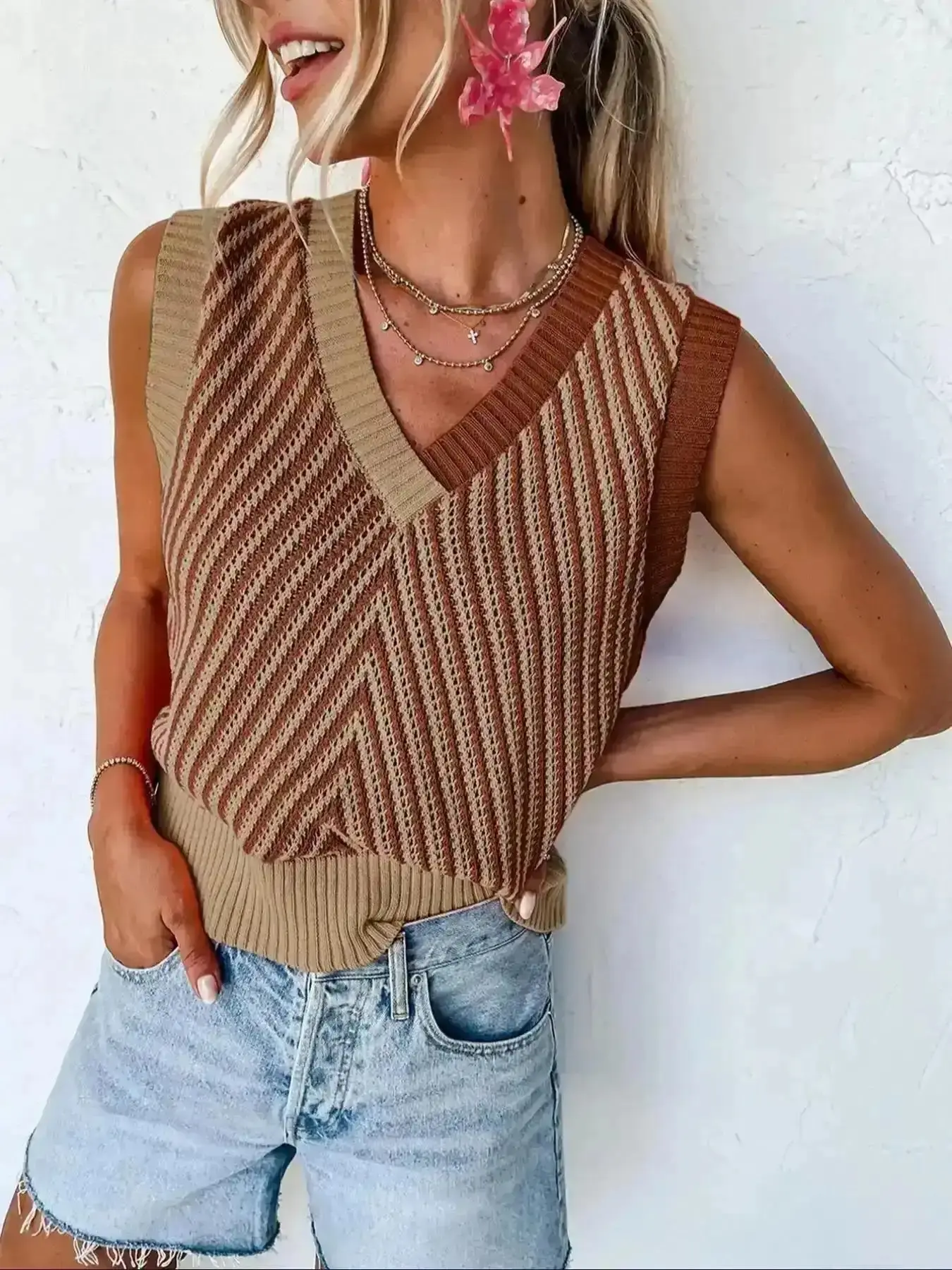 Chunky Cable Knit Sweater, V Neck Fitted Sweater Vest, Casual Sleeveless Knit Top for Summer, Fashion Knitwear Daily Wear, Womenswear, Pullover Style, Slimming, Coastal, Elevated Basics, Waist Cinching