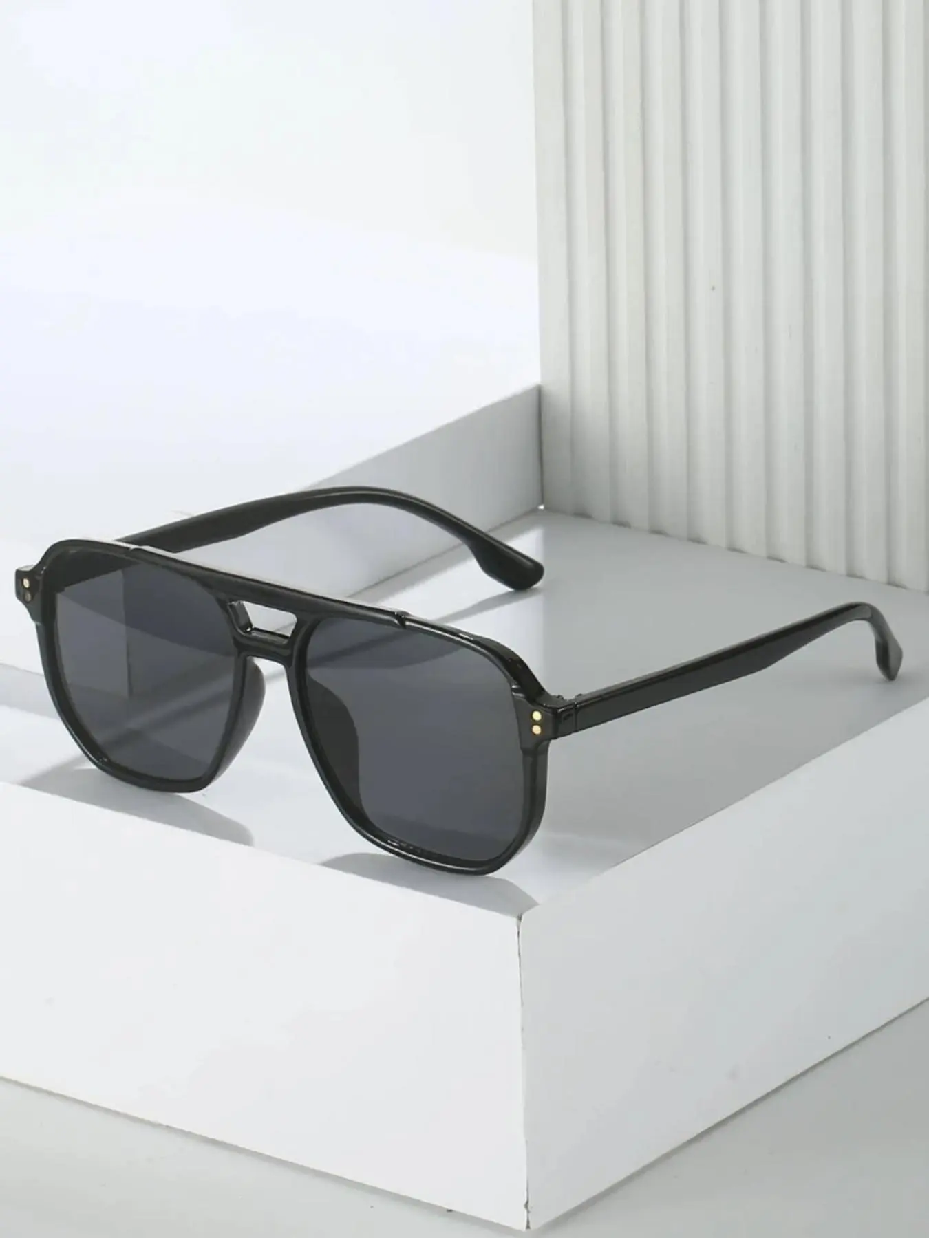 Unisex Vintage Frame Sunglasses, Trendy Casual Sunglasses for Travel Use, Fashion Cool Accessories for Outdoor Activities, Fashionable Frames Sunglasses, Summer Trendy Sunglasses, Sunglasses Gifts, Trendy Styling Sunglasses