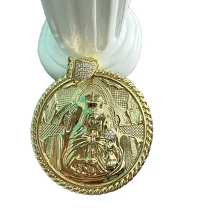 Beautiful Pendant unisex gold plated