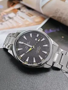 Owl seahorse series high-end business men's watch, Analog Quartz Watches, round dial, hollow design, with calendar display, butterfly buckle stainless steel strap, accessory, suitable for business and leisure occasions, the best gift for him