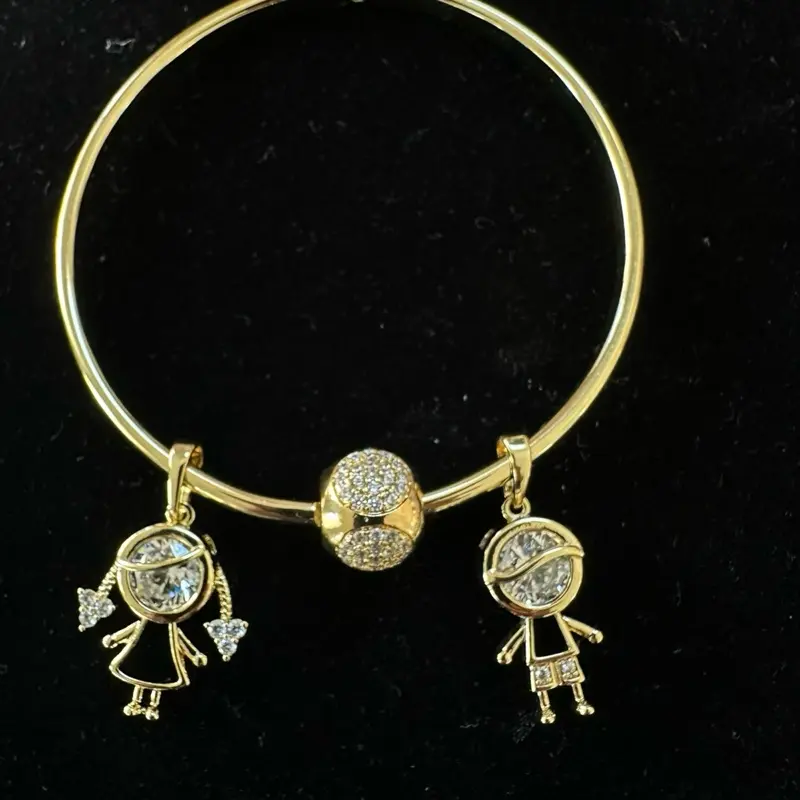 Bangle con dijes