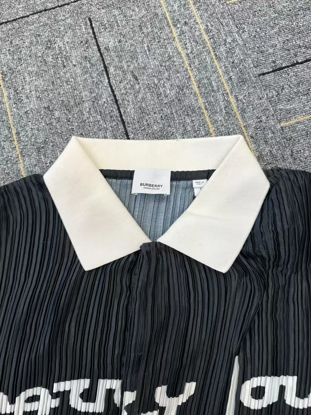 Pre-owned Burberry Short Sleeve Shirt for Women – Classic Designer Top N24159986