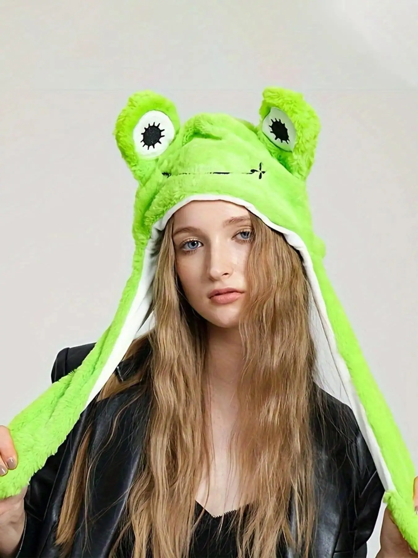 Cute internet celebrity frog hat with long ears that move when squeezed, a Dress Up Hat shooting prop for gifts and presents