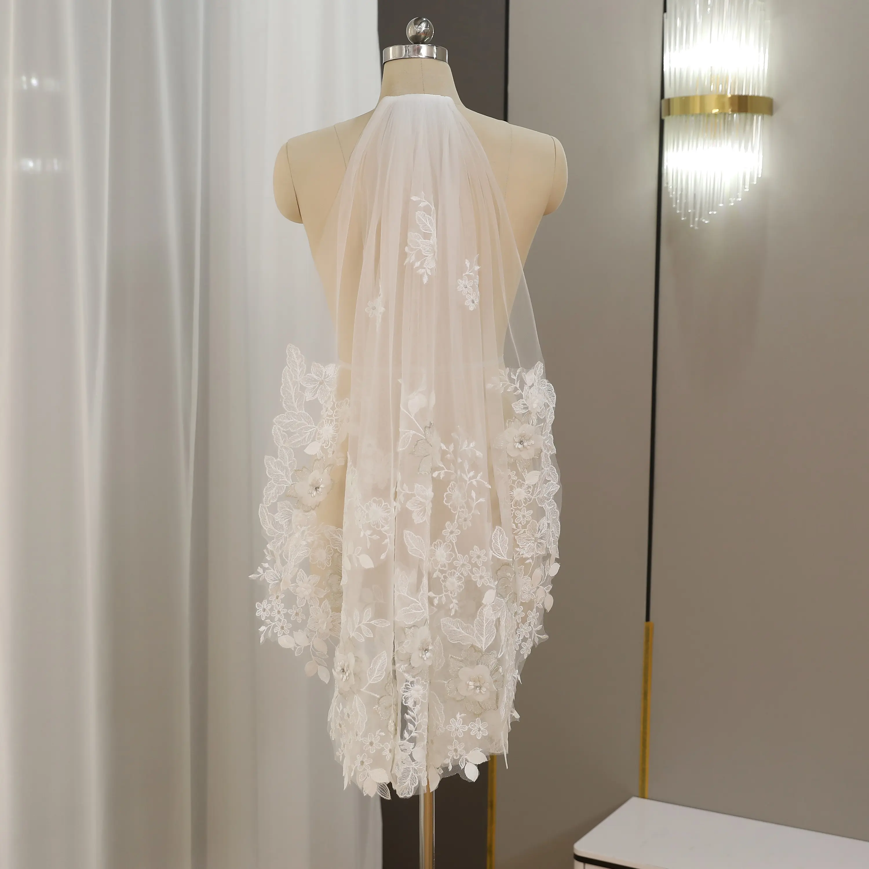 Romantic Cascading 3D Floral Lace Wedding Veil with Sheer Tulle – Luxurious Bridal Accessory for a Fairy-Tale Wedding