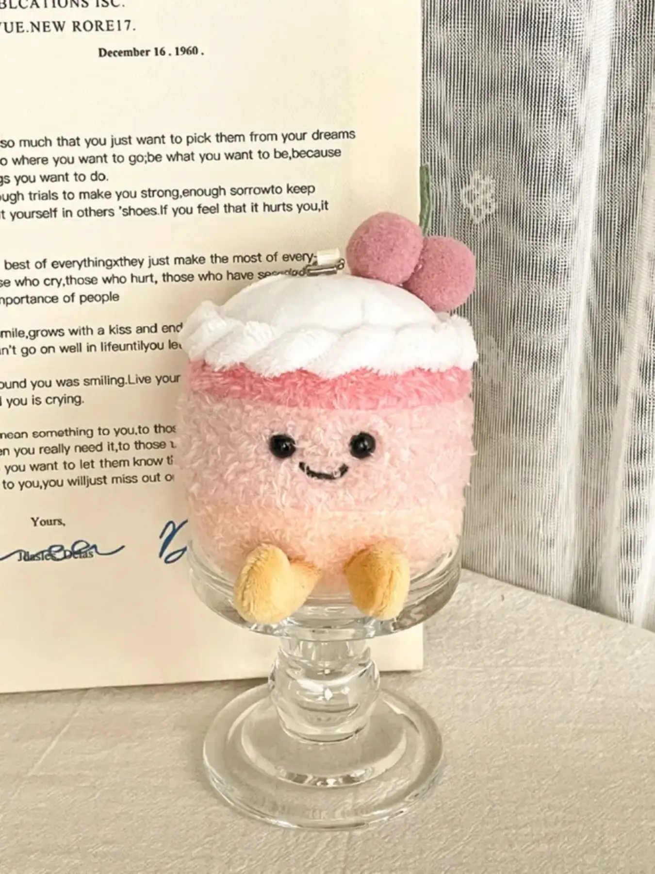 Fashion Fun Realistic Cherry Cake Plush Doll Fruit Cake Stuffed Toy Soft Stuffed Animal Bag Charm, Soft Huggable, Cute and Quirky Decoration Accessory, Soft Cuddly Gift, Cute Stuffies