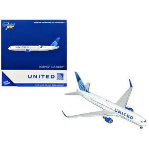Boeing 767-300ER Commercial Aircraft "United Airlines" (N670UA) White with Blue Tail 1/400 Diecast Model Airplane by GeminiJets