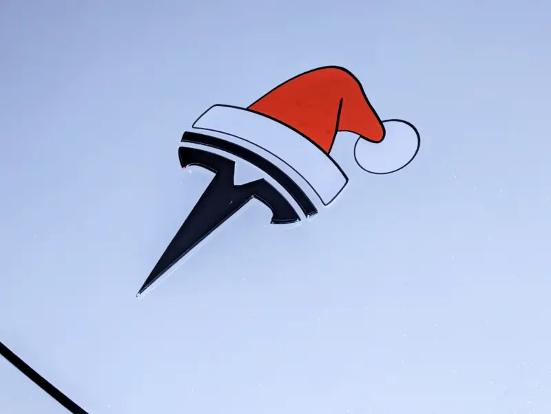 Tesla Claus Kit: Premium Santa Hat Decal for Model 3/Y/S/X (2 Decals)