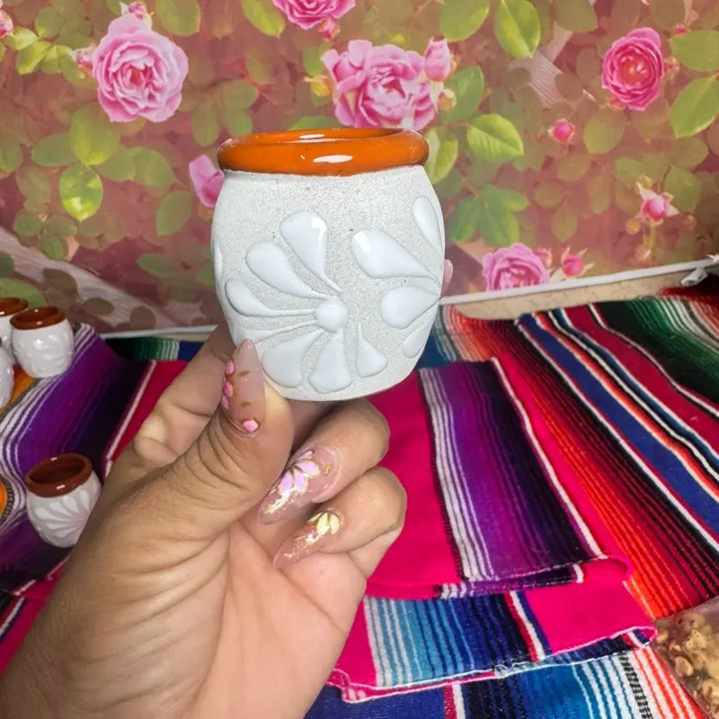Engove tequilero Tarrito color blanco con boca mamey Engove tequilero Tarrito color blanco con boca mamey
