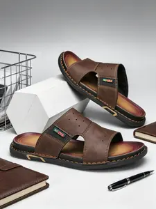 1 Pair Men's Cut-Out Casual Slide Sandals | Retro Versatile Style | Breathable Cut-Out Upper + Wear-Resistant Non-Slip Sole + Two Colors Available | Ideal for Office Commute / Walking & Shopping / Outdoor Casual Wear, Lightweight & Comfortable