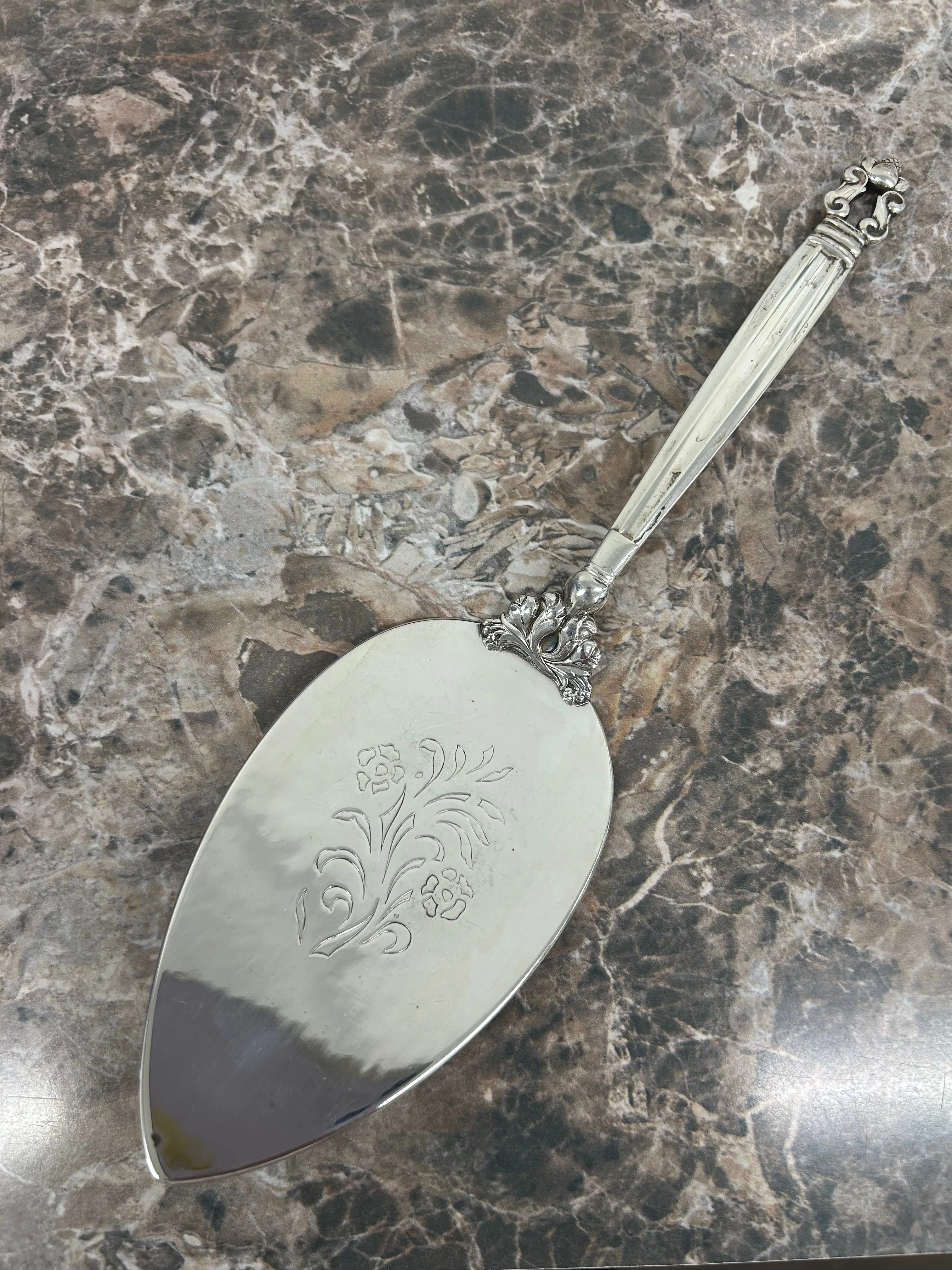 Georg Jensen Denmark 10.5 in Sterling Silver Floral Engraved Acorn Pie Server Spoon - 127.7g, Graded by GIA, Danish Craftsmanship, Examined & Refinished Cutlery, All Seasons Metal Gift