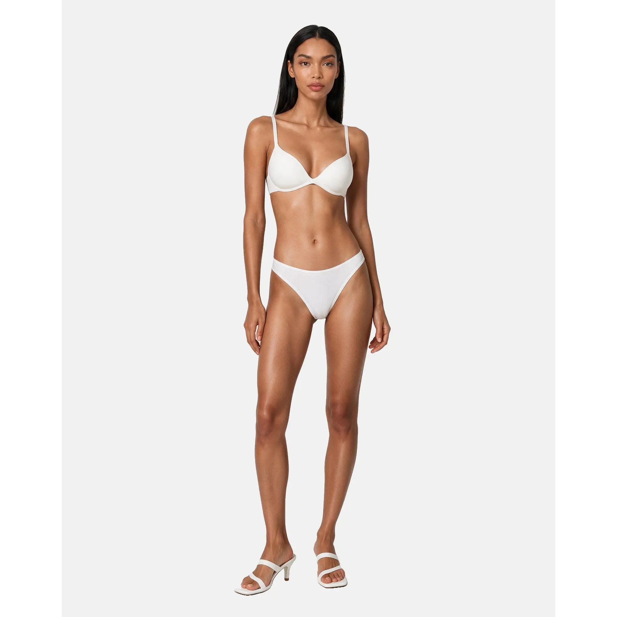 Women's Plunge Wire-Free Bra - Smooth Lightweight Feather-Light Microfiber, Padded Natural Lift, Adjustable Strap Fit for Low Necklines, Everyday Wear, Matching Tops & Bottoms