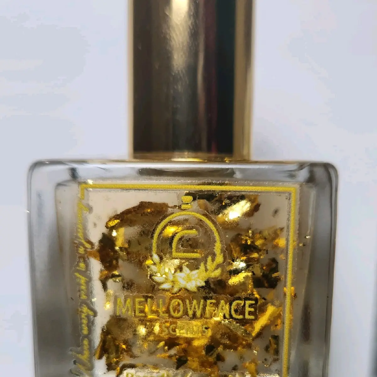 Paradix Perfume Oil by Mellow Scents  1oz - 30ml Color - Sparkling Gold (Glitters) For: UNISEX   Experience the enigmatic allure of paradix, a signature fragrance by Mellow Scents Luxury Perfume Empire.