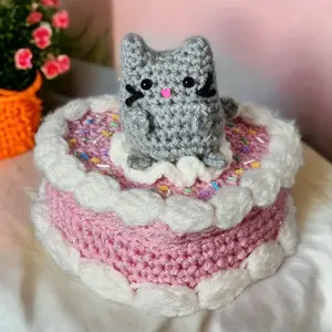 Crochet Grey Cat on Fake Cake Jewelry Box