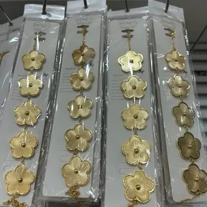 Gold Five-leaf Clover Bracelet - Elegant Floral Design with Durable Chain for Everyday Wear