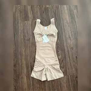 Body Invisible Sarai /Body-con Top - Versatile Design, Comfortable Fit, Brown Color, Ideal for Any Occasion Seamless Bodysuit