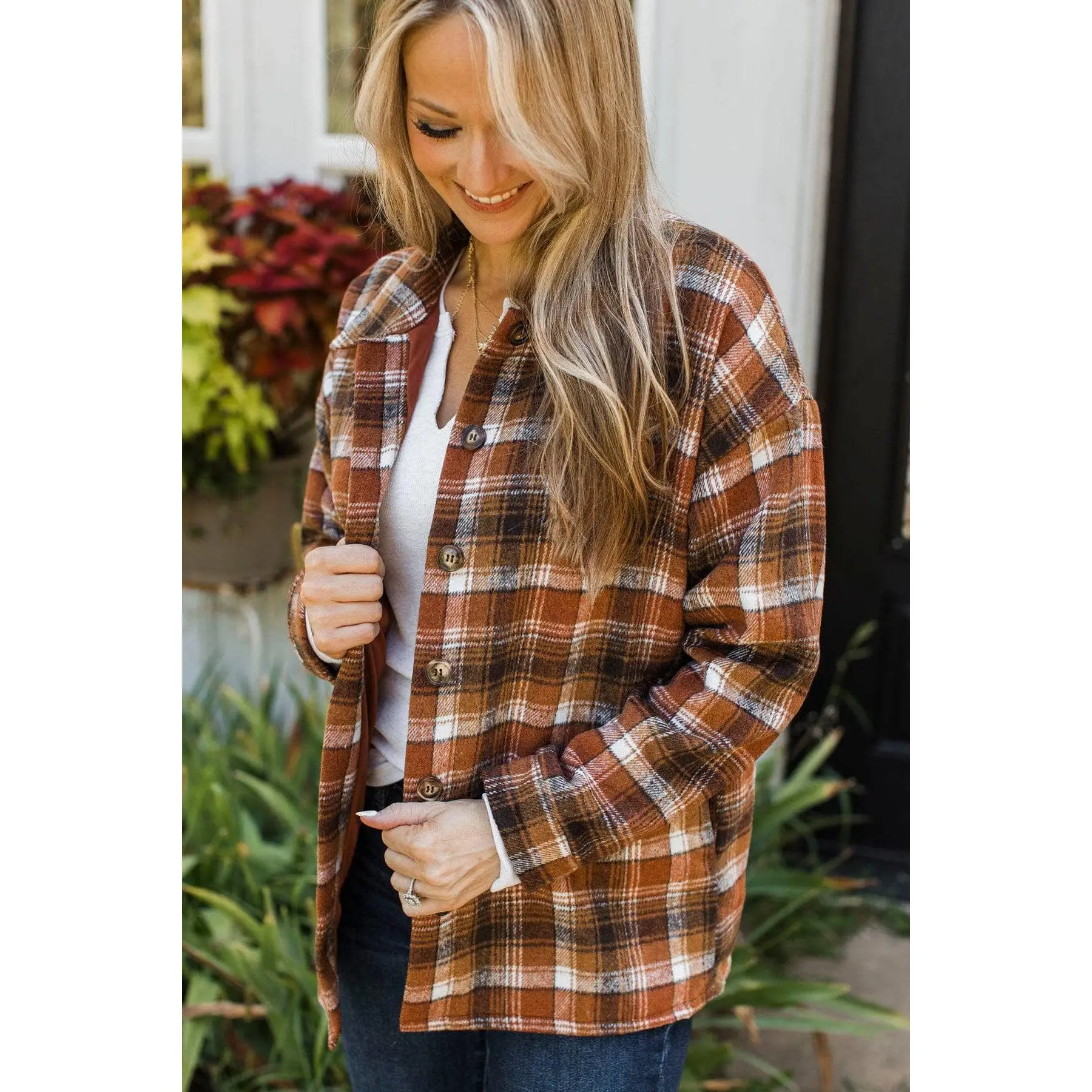 Women's Lined Shacket Jacket, Thick Plaid Flannel Outerwear with Pockets, Oversized Fit Button Down Long Sleeve Tops, Fabric, Sleeves