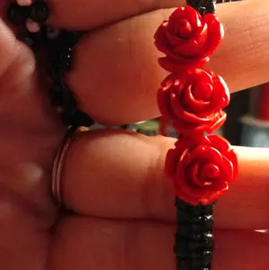 Stylish Lacquer Roses Macrame Bracelet for Women