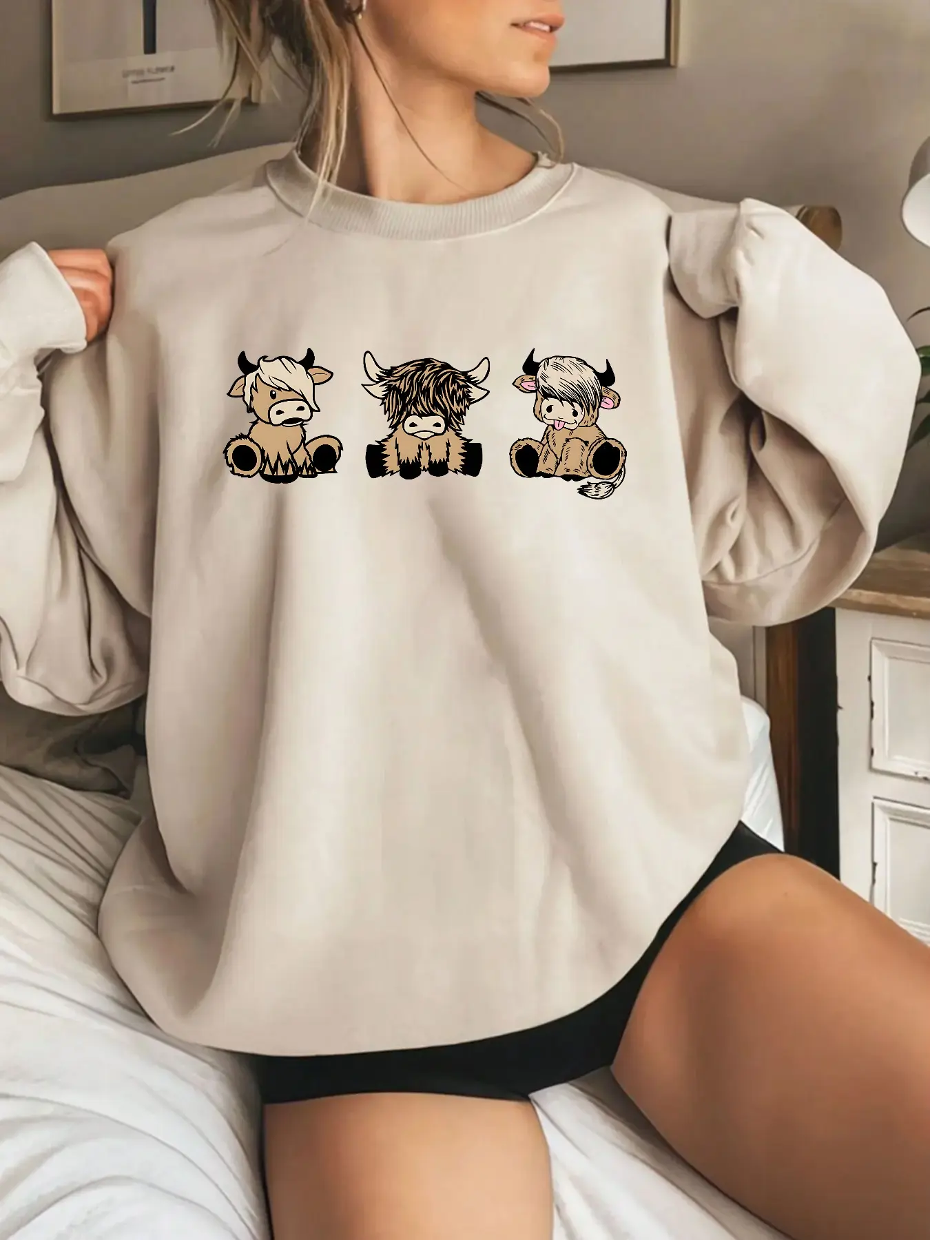 Casual Whimsical Vintage Loose Fitted Style Women Round Neck Pullover - Cute Highland Cow Trio Animal Graphic Print Sweatshirt