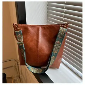 Women's Large-Capacity Multi-Function Plain Wide-Band Casual Messenger Bag, 2024 Popular Niche New-Style Summervibes Stylish Versatile Purse for Women's Tote Bags Category, Casual Messenger Bags, Stylish Versatile Bag