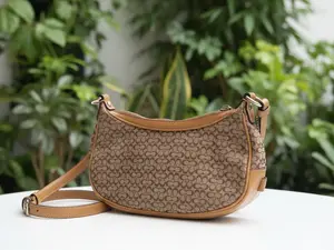 Pre-owned coach canvas Crossbody Bags Signature Y2K Crossbody