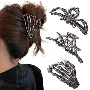 3-piece Set of Dark Gothic Hair Clips Skeleton Hand Spider Web Sharp Claw Metal Ornament for Halloween Party Ultimate Witch Showpiece Emojis Horror Cute Indoor Porch Ghost Decor Vintage Spooky DIY