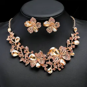 Exaggerated Necklace and Earring Set for Women, Fashionable Popular Alloy Chain with Flower Design, Bridal Accessory