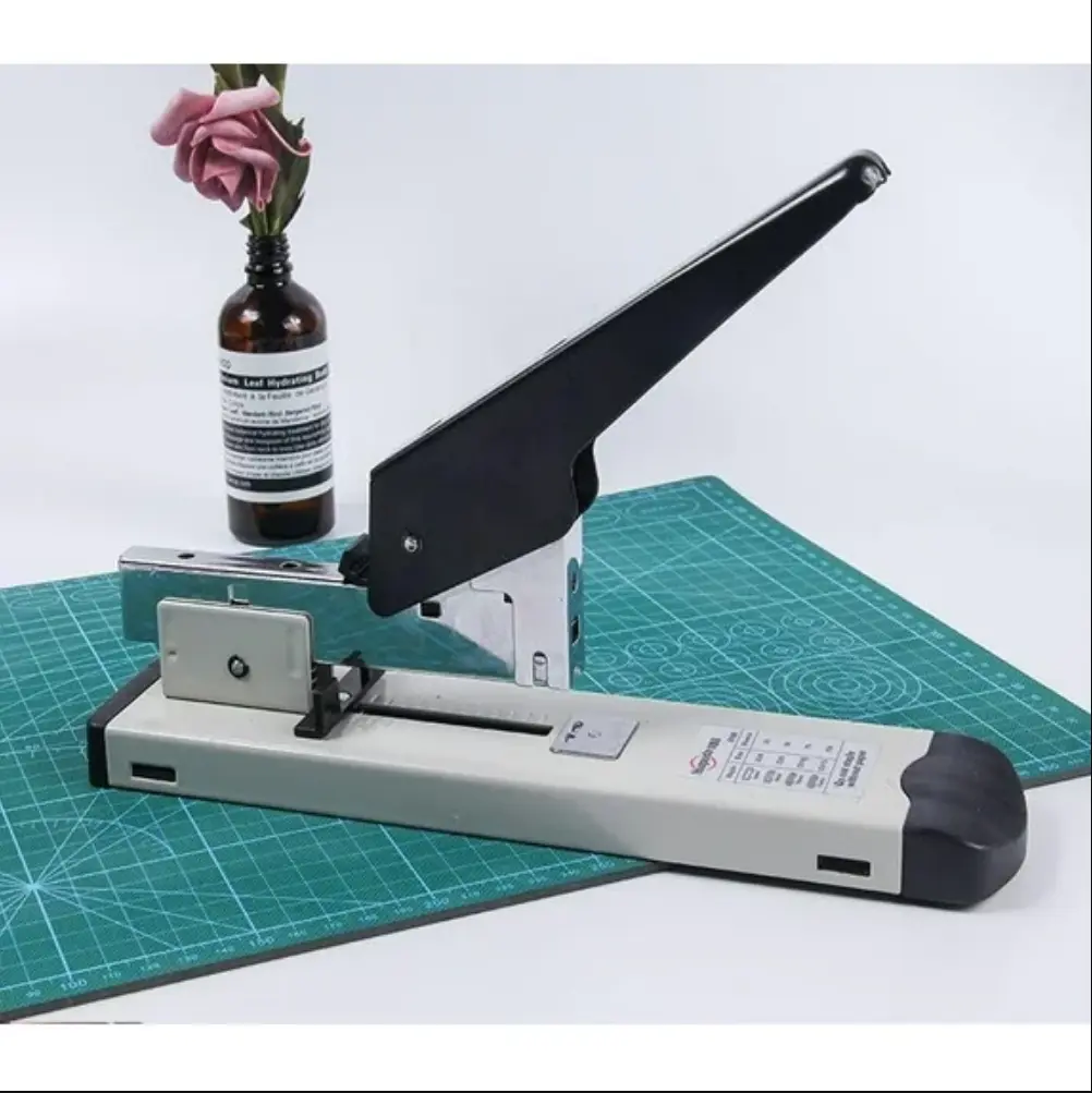 Heavy Duty Industrial Stapler, 100-Sheet High Capacity, Depth Controller, 1000 Staples, Sturdy Rubber Pad, Durable Money-Saving Tool for Academics, Binding Children's Booklets with Consistent Results & Effortless Use