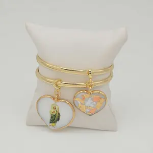 Bangle with Heart Shape Pendant Women Fashion Accessories Perfect for Everyday Use High-Quality Materials Versatile Jewelry Addition