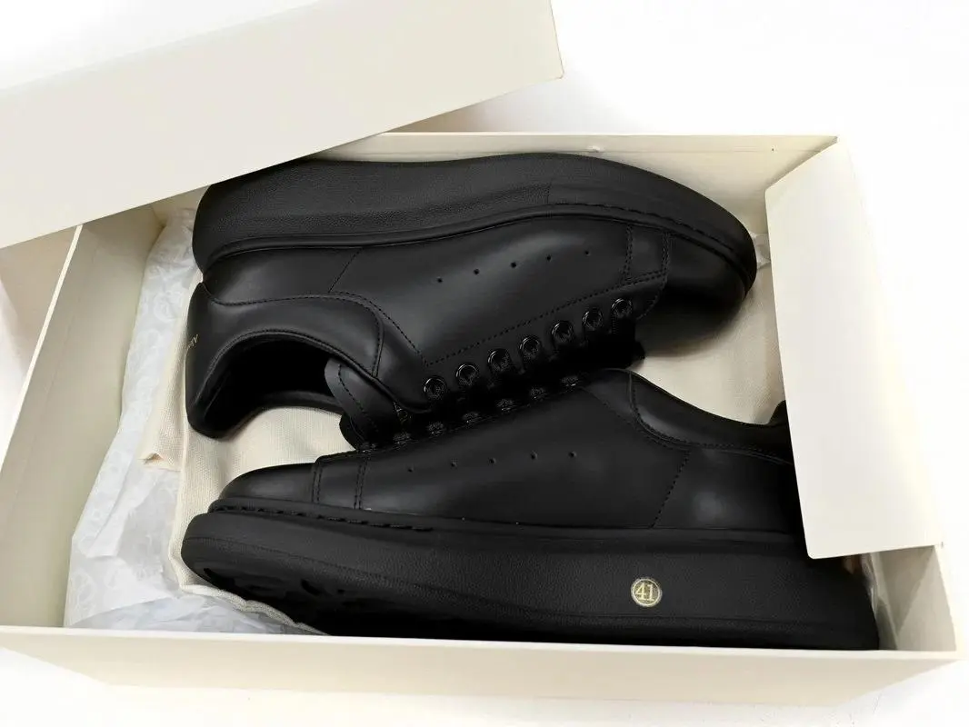 Black Shoes - Sneaker For Men Women, Basic Style Classic Runner