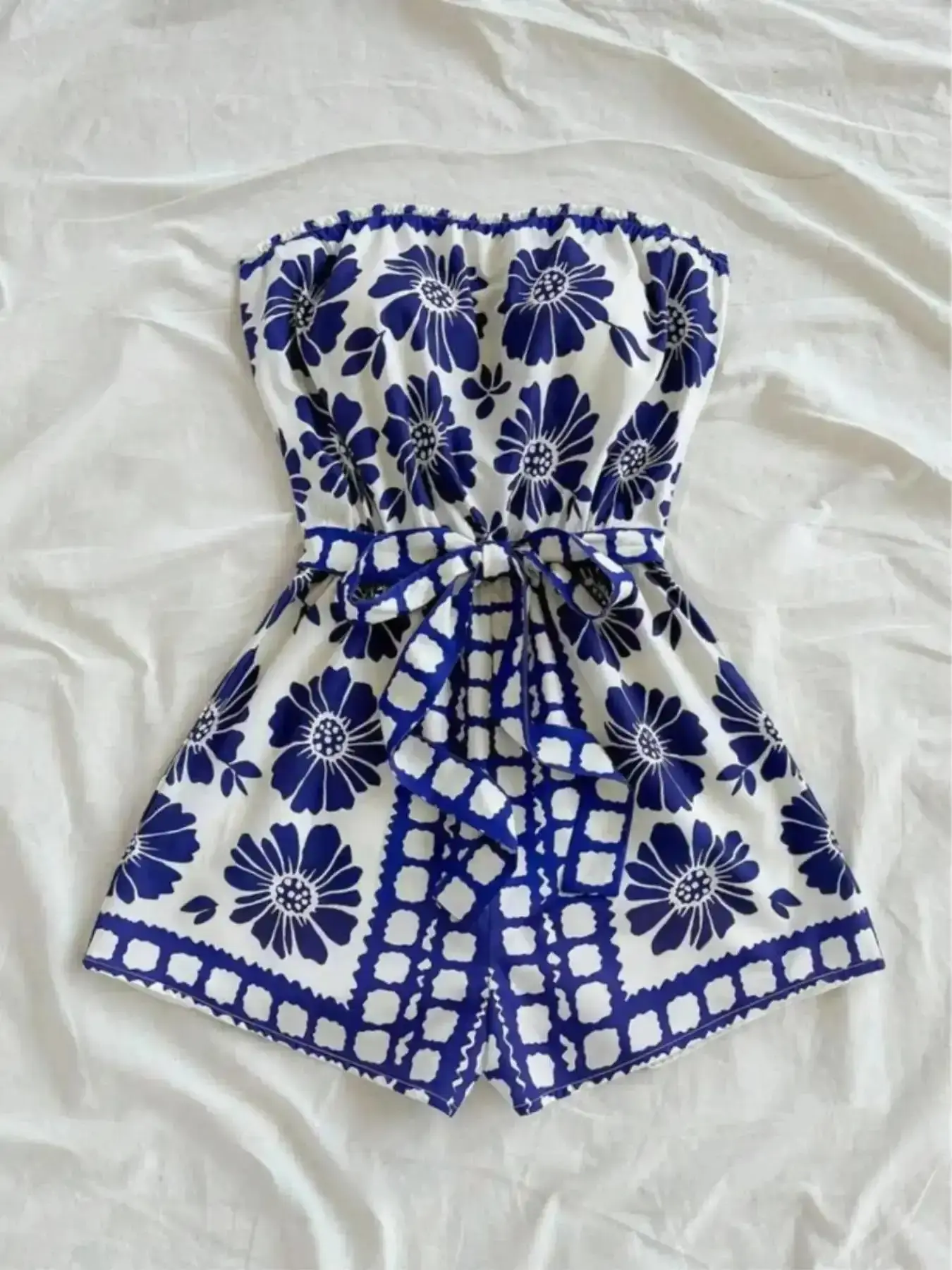 Women's All-Over Floral Print Knot-Front Tube Romper Casual Strapless Belted for Summer Fashion Clothing Beach Holidays and Vacations Womenswear flattering fit seasonal musthave easy care versatile style warm weather