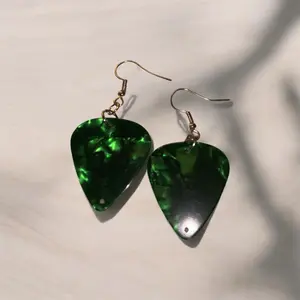 Guitar Pick Earring GS - Fashion Accessory for Music Lovers