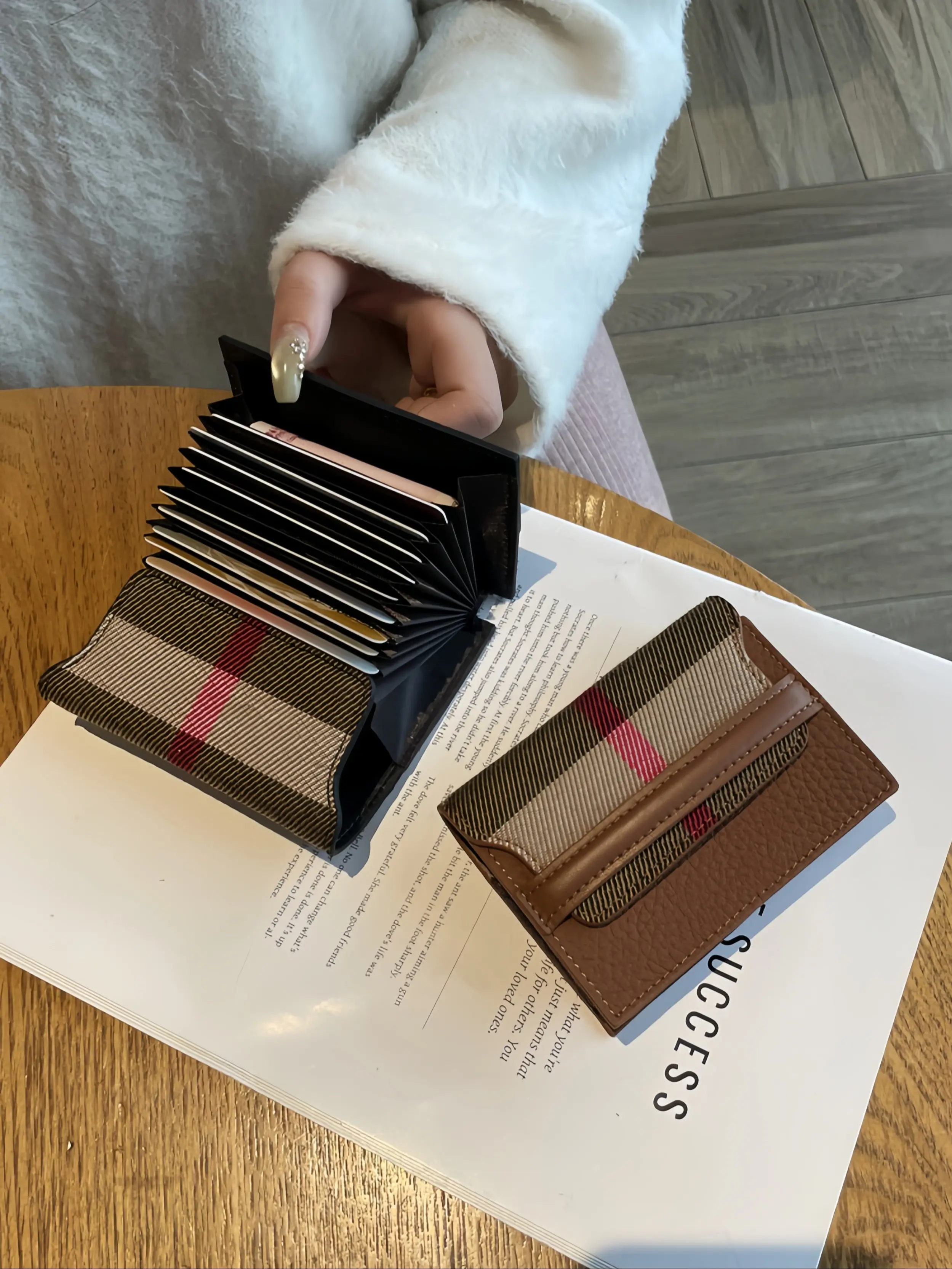 Classic Plaid Fashion Vintage Small Wallet, Women's Short Leather Credit Card Holder, Card Slots, Coin Storage Dual Use, Portable Simple Design, Multiple Colors Available