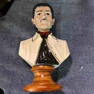 MALVERDERDE head statue Decor