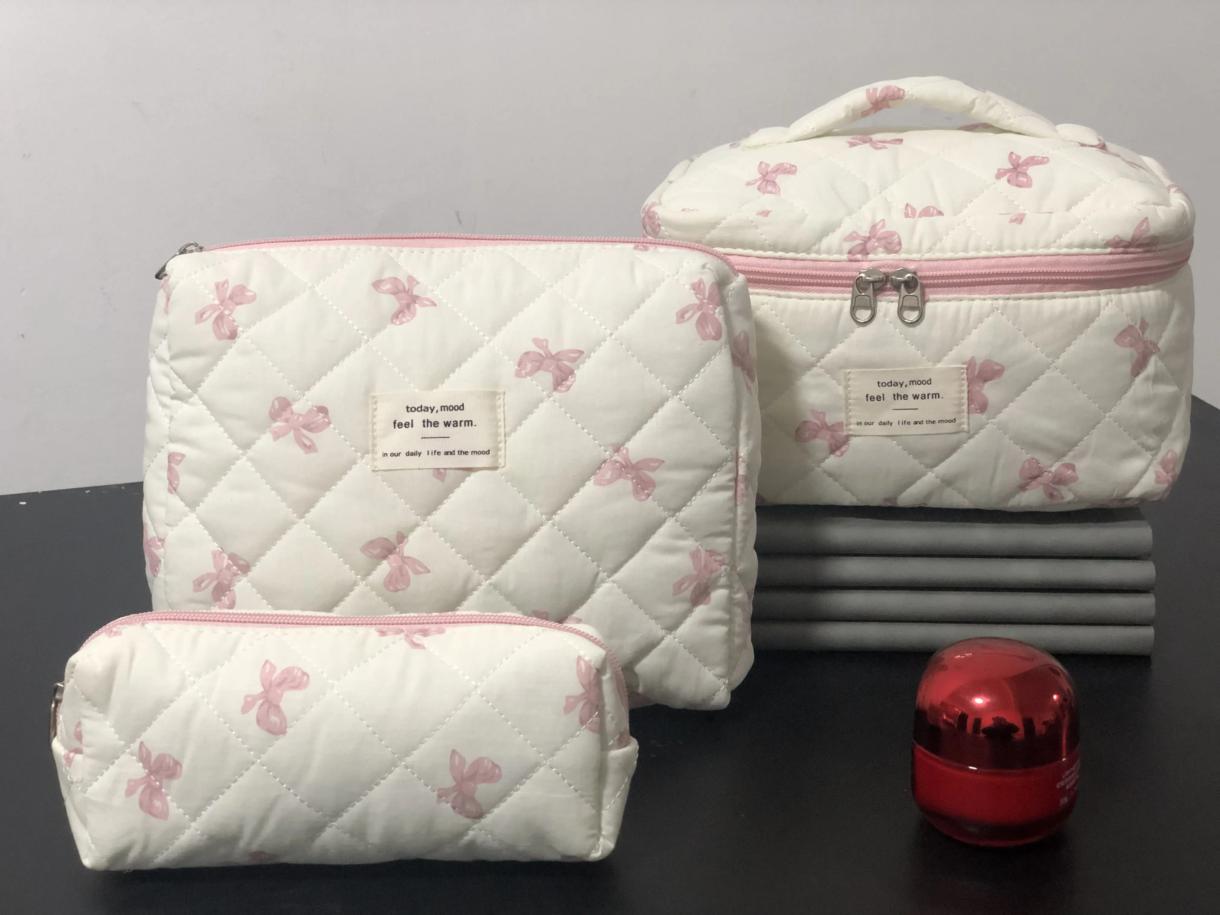 Cute Floral Quilted Cosmetic Bag Set, 3-Piece Polyester Travel Makeup Organizer Pouch for Purse with Pink Bow Accent, Makeup Pouch For Purse