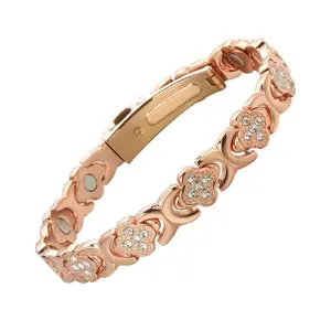 New Light Luxury Clover Alloy Diamond Inlaid Single Row Magnetic Bracelet for Men Women Fashion Commuting