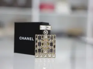 Pre-owned CHANEL BROOCH GOLD TONE