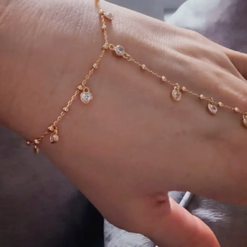 Gardenia’s hand chain Gardenia’s hand chain