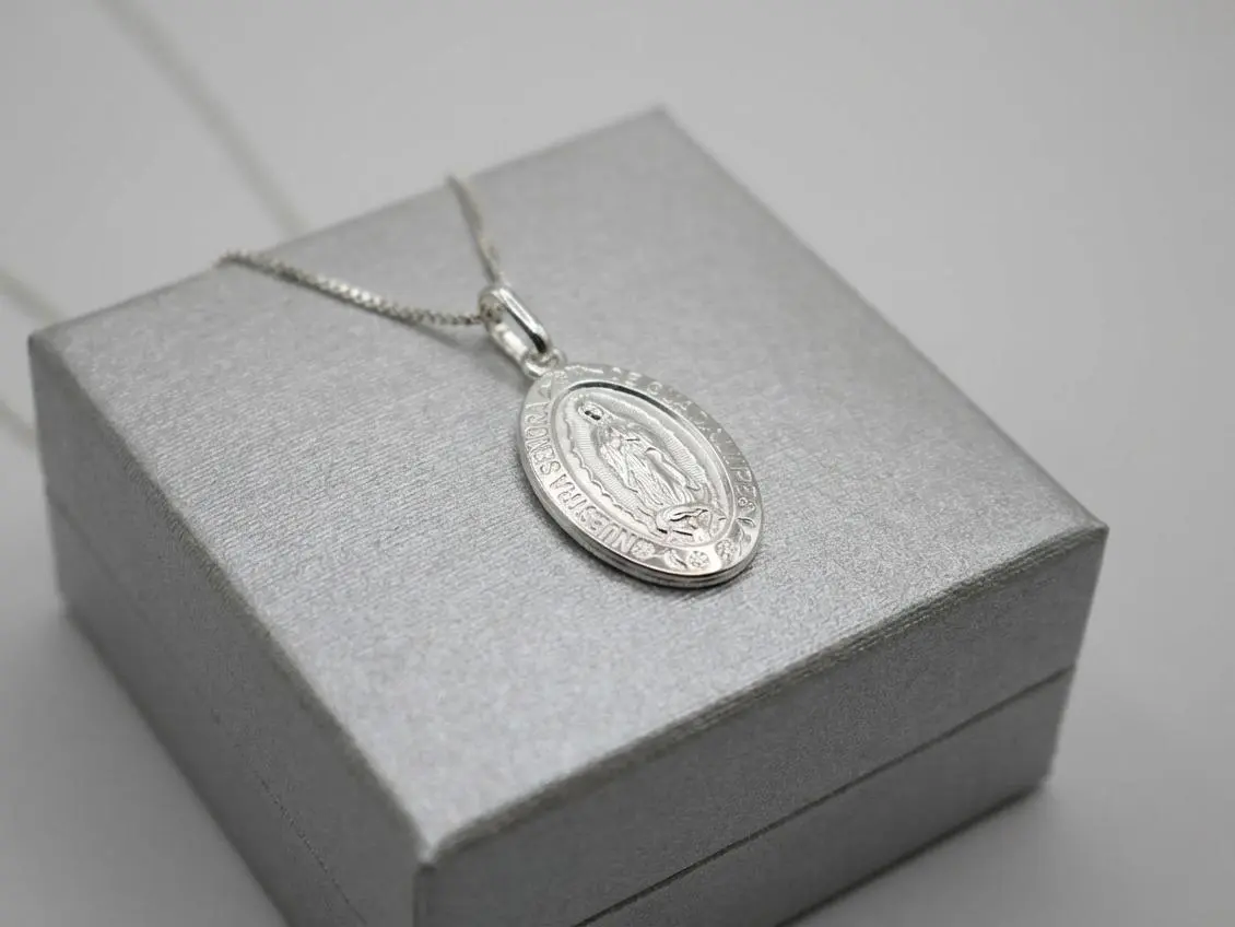 925 Sterling Silver Devotional Oval Medallion Pendant Necklace - Polished Crafted Elegant Charm, Matching Silver Chain, Unisex Religious Gift for Ceremony, Birthday
