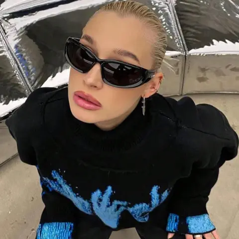 Unisex Street Style Y2k Wraparound Frame Trendy Vintage Sunglasses, Cool Sunglasses, Fashionable Sunglasses, Trendy Streetwear Sunglasses, Trendy Punk Full Rim Sunglasses for Everyday Use, Fashion Accessories for Outdoor Activities