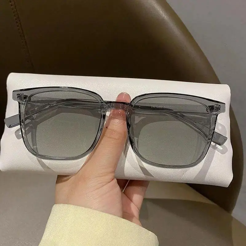 Transparent gray[color-changing black gray]