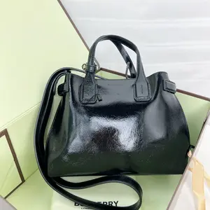 Pre-owned BURBERRY Patent Shoulder Bags 7.8'' R14359 Shoulder Bag C19485141195 0522 T3 Mia